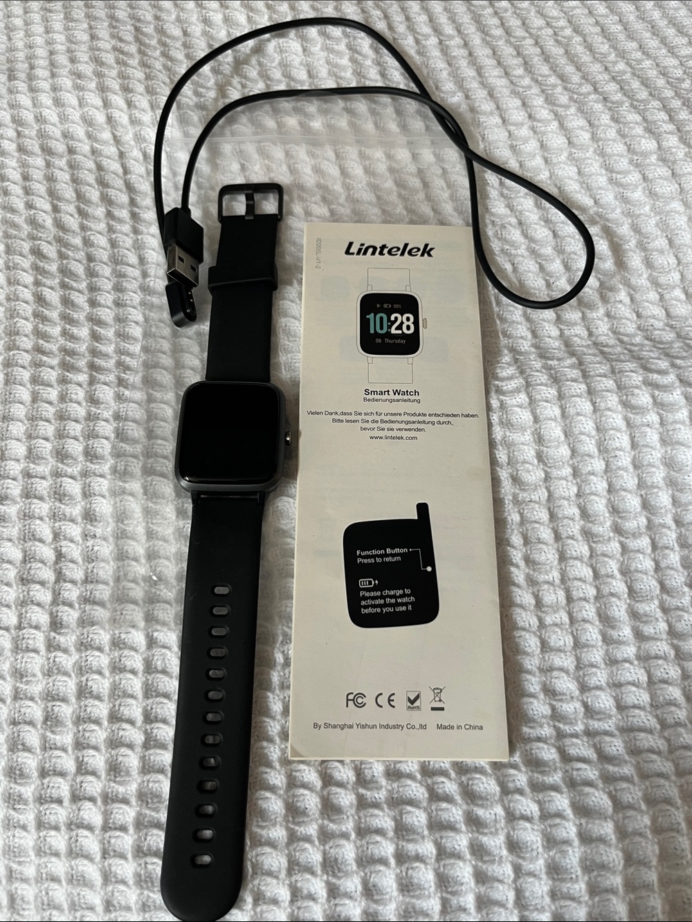 Lintelek Black Smartwatch with Silicone Band and USB Charger